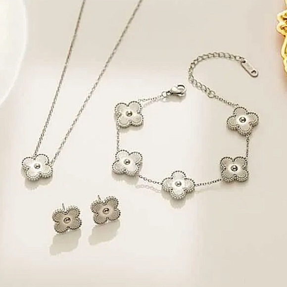 Silver Filled Four Leaf Clover Necklace Bracelet Earrings Set - Picture 2 of 5